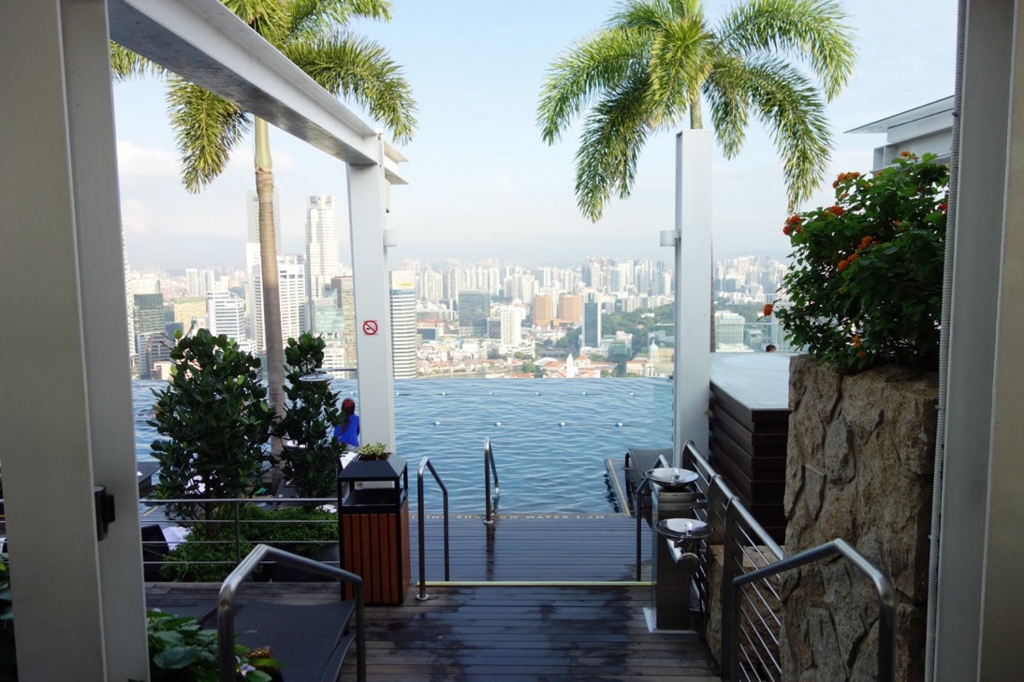 マリーナベイサンズの屋上プールを完全レポート 朝も昼も夜も楽しむ シンガポール旅行記 陸マイラー ピピノブのanaのマイルで旅ブログ