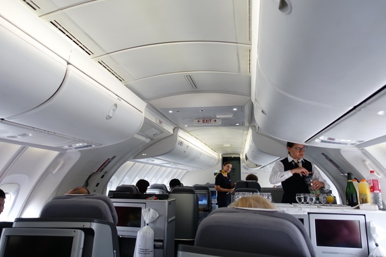 ルフトハンザ航空ビジネスクラス搭乗記 羽田 フランクフルト Lh717便 の必要マイルと値段から座席 機内食までレポート 陸マイラー ピピノブのanaのマイルで旅ブログ