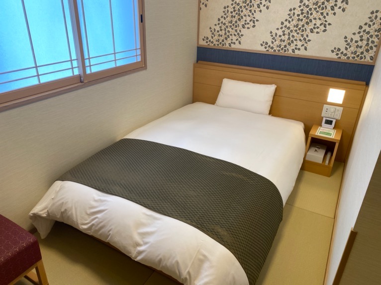 「御宿 野乃 浅草」の客室：ベッド