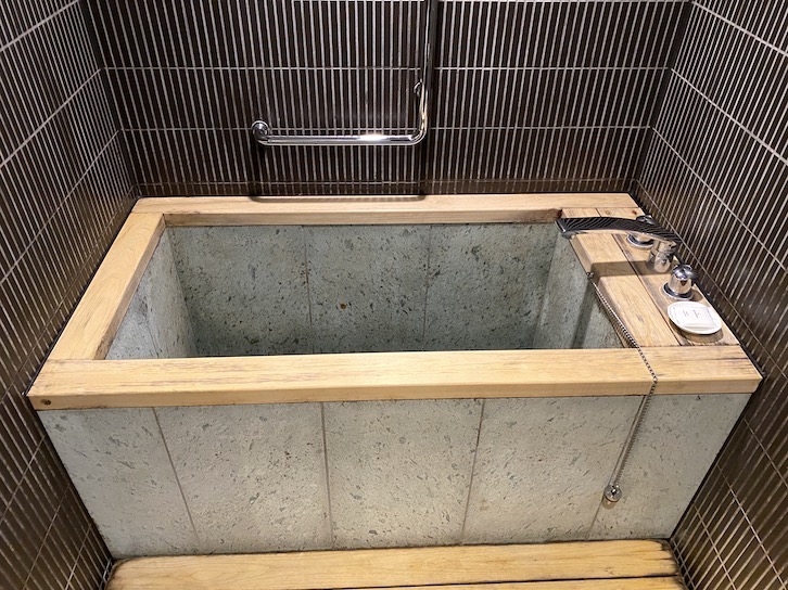 シェラトングランデ東京ベイ「和室スイーツ」：バスルーム（檜風呂）