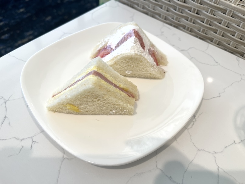 ホノルル空港「ANAラウンジ」の実食（フルーツサンド）